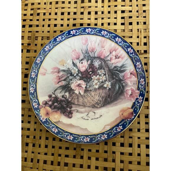 Parrot Tulips, Sixth issue in the Lena Lui’s Basket Bouquets Plate Collection - Picture 2 of 6